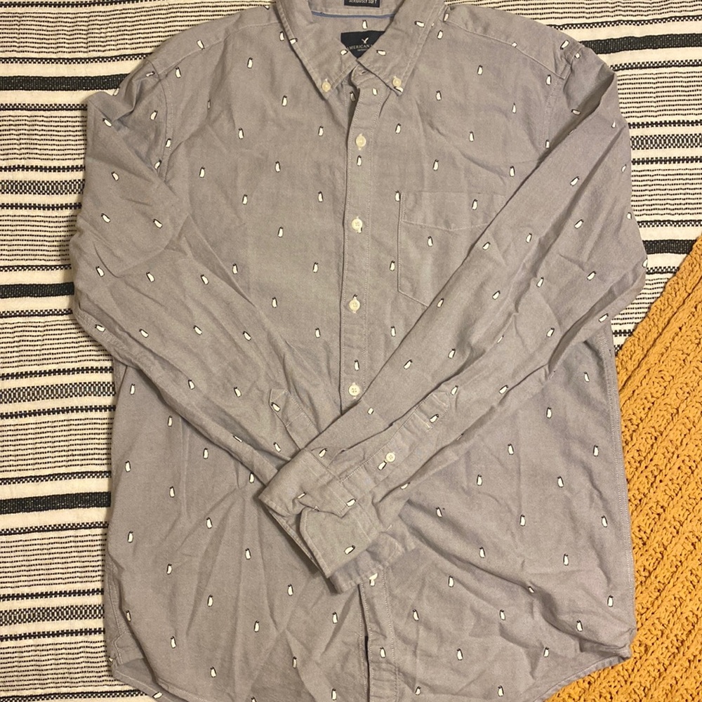 American Eagle serious soft long sleeve button up.